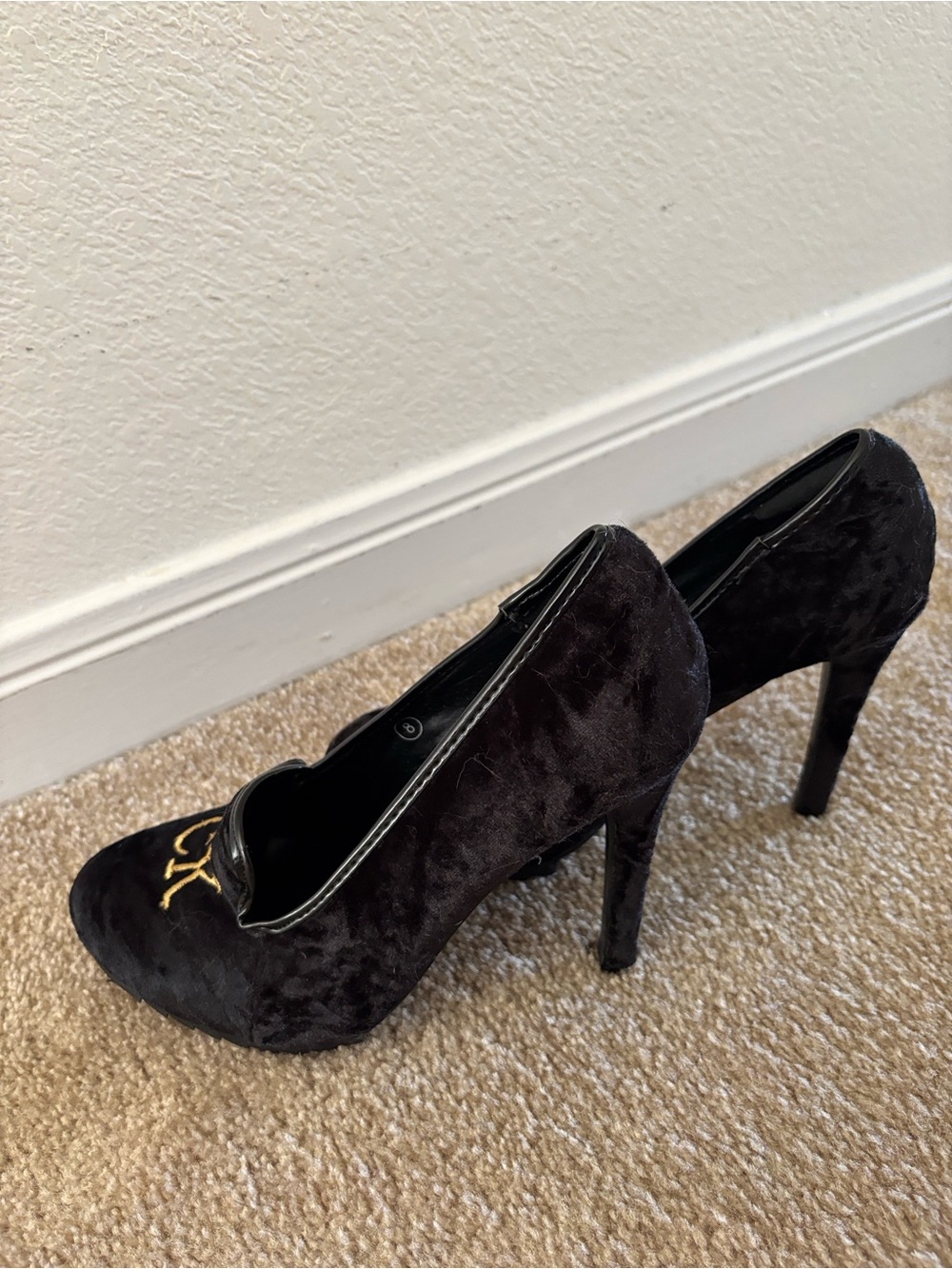 YRU Black Velvet Heels with Gold Embroidery - Picture 4 of 5